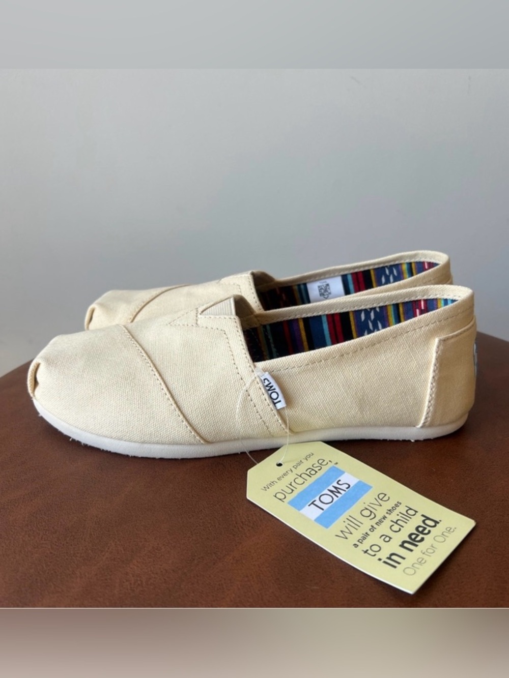 TOMS Women’s Classic Canvas Size 8 Slip On Flats Cream NWT - Picture 4 of 4